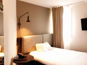 a hotel room with a bed and a window at ibis Lille Centre Grand Place in Lille