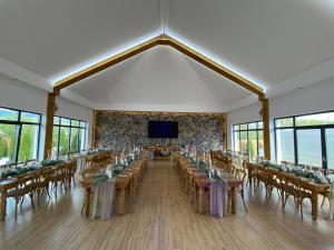 a large room with tables and chairs and a flat screen tv at Pensiunea Maramures Guesthouse in Vişeu de Jos