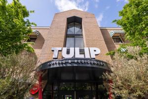 a view of the front of a tuff building at TULIP Hotels & Residences - Zwolle in Zwolle