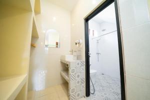 a bathroom with a sink and a toilet at Casa Seraya Dalung in Dalung +38 photos