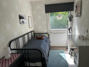 a bedroom with a bed and a window with stars on the wall at Bieber`s Gästezimmer in Lilla Norge