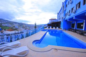 a swimming pool on the side of a building at Hotel Parador in Chefchaouen