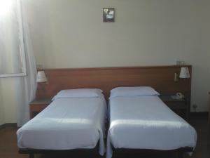Rúm í herbergi á Albergo Bandoni