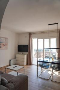 a living room with a couch and a glass table at Bungalows Imperial Park Unitursa in Calpe