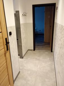 a hallway with a door and a corridorngthngthngthngth at Zacisze 4 in Przemyśl +2 photos