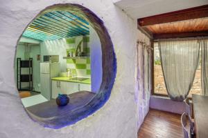 a kitchen with a mirror on the wall at Oaxaca Puma in Agaete