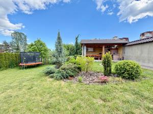 a yard with a house and some bushes at Wellness Chalet Tatry in Vysoké Tatry