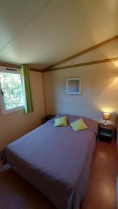 a bedroom with a large bed with two pillows at Résidence Torre Del Far in Tautavel