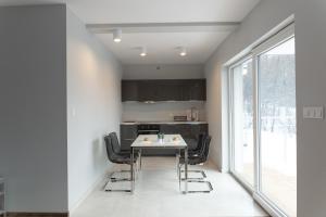 a kitchen and dining room with a table and chairs at Apartamenty Nad Potoczkiem in Ustroń