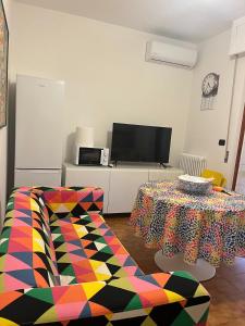 a living room with a table and a tv at casa vacanze da Tony 2 in San Benedetto del Tronto