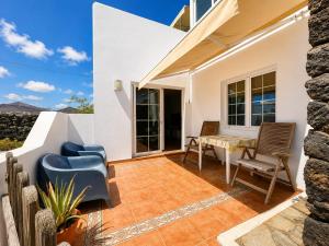 a patio with chairs and a table in a house at Casa VEROLES in Tías