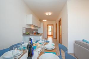 Kuchyňa alebo kuchynka v ubytovaní Benacus E4 Apartment by Wonderful Italy