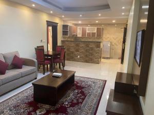 a living room with a couch and a table at رولانا للشقق المخدومة Rolana Serviced Apartments in Jeddah