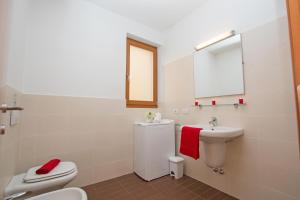 Kúpeľňa v ubytovaní Benacus E4 Apartment by Wonderful Italy
