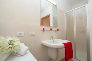 Kúpeľňa v ubytovaní Benacus E4 Apartment by Wonderful Italy