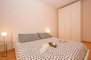 Posteľ alebo postele v izbe v ubytovaní Benacus E4 Apartment by Wonderful Italy