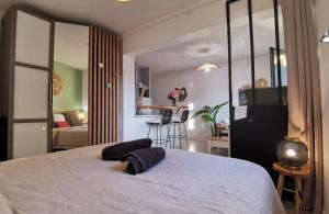 a bedroom with a large white bed in a room at Le Studio Fouesnantais in Fouesnant