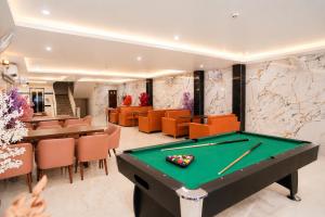 a pool table in a room with tables and chairs at Country Inn Rishikesh at Laxman Jhula in Rishīkesh