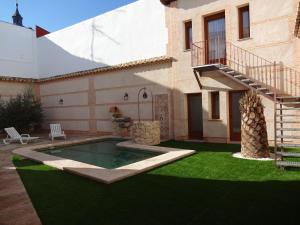 a house with a swimming pool in the yard at Loft Yedra in Almagro