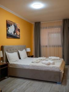 a bedroom with a bed with towels on it at Hotel Boutique Casa Venusian in Venus +39 photos