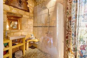 a bathroom with a shower and a sink at La Maison de Marie in Domme
