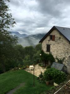 a house with a table and chairs in a yard at Maison De Fontale in Aleu +10 photos