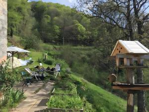 a garden with a table and chairs in the grass at Maison De Fontale in Aleu