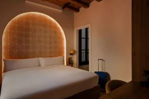 a bedroom with a white bed and a window at Hotel Hamsa House in Barcelona +36 photos
