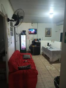 a living room with a red couch and a table at Hotel e Galeria Vizza in Goiânia