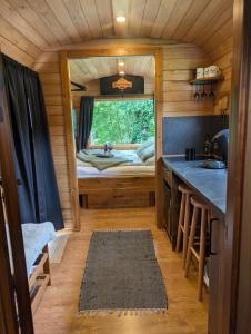 a small kitchen with a sink and a bed in a room at Tinyhouse Sabrina in Papenburg