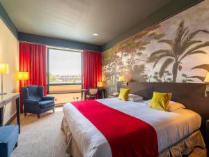 a hotel room with a large bed and a window at Mercure Bordeaux Chateau Chartrons in Bordeaux +179 photos