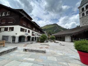 a courtyard with a building and a clock tower at CAPRICE 4 - Appartement centre village et proche pistes in La Clusaz +5 photos