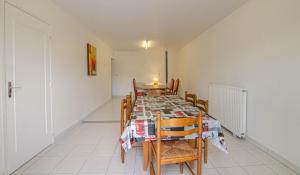 a dining room with a table and chairs at Le gite de la cea in Saint-Mards-en-Othe