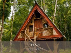 a tiny treehouse in the middle of a forest at Treehouses Yao Noi in Ko Yao Noi