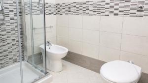 a bathroom with a toilet and a sink and a shower at Villa Mare e Monti in Trivio