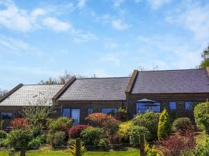 a house with a roof at One The Old Stables in Knitsley +7 photos
