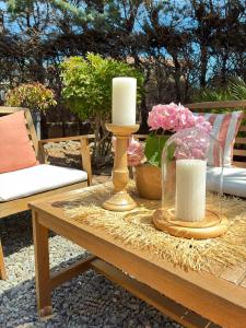 a table with candles and flowers on top of it at Villa "LES ALIZES" Côté jardin - Bord de mer in Saint-Raphaël +27 photos