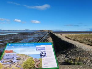 a sign on the side of a dirt road at Quay Cottage in Cramond