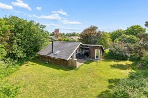an overhead view of a house with a yard at Charming Cottage Near The Water in Holbæk