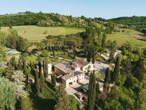 an aerial view of a house with trees at La Pimpinella di Semifonte in San Donnino