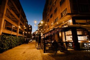 a street at night with a table outside of a building at Maison Sidra in Thessaloniki