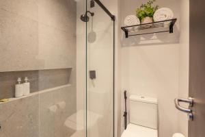 a bathroom with a shower and a toilet at Pousada Antonella in Morro de São Paulo +29 photos