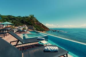a swimming pool with a view of the ocean at Pousada Antonella in Morro de São Paulo