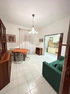 a living room with a table and a couch at Da mare in Ginosa Marina