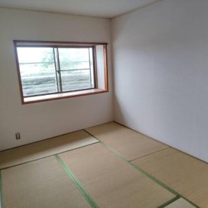 an empty room with a window and a tiled floor at Lemon みやざき in Miyazaki +2 photos