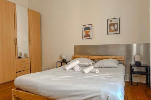 a bedroom with a bed with two towels on it at #EU L'Authentique in Grenoble