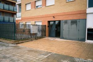 a building with a door and a brick wall at Apartamento Port Marino in Cambrils
