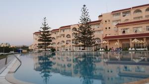 a large swimming pool in front of a building at Mehari Tabarka in Tabarka