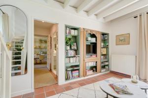 a living room with bookshelves and a table at Be My Guest Champagne in Gueux