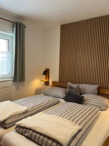 two beds in a bedroom with a window at Ferienhof Tödter in Schneverdingen